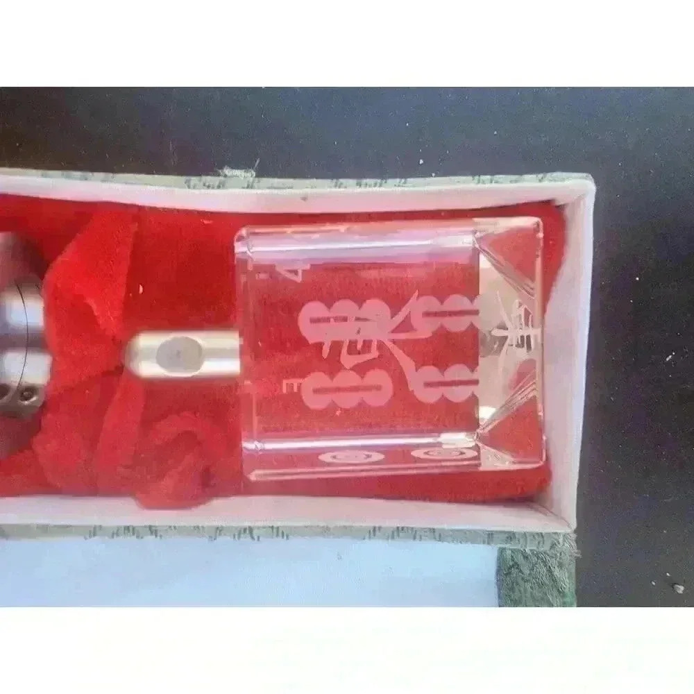 Crystal Dreidel Engraved With Stand Velvet Box - Picture 5 of 6
